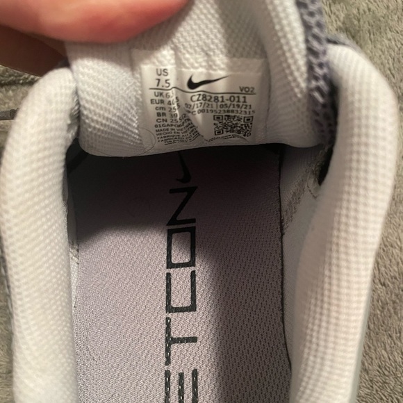 Gray Nike Metcon 7 - Picture 5 of 7